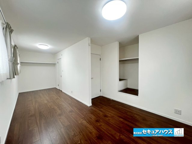 【本日ご案内可能】刈谷市東境町　全1棟の洋室|【洋室5.6帖と洋室6.1帖】
◆広々とした居住空間は日々の暮らしを彩り、心のやすらぎと満足感を与えてくれます。家族構成やお子さまの成長に合わせて間仕切り対応可能で間取り変更が可能です。　　　　　　　