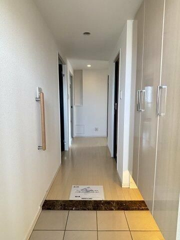 ライオンズマンションセントワーフ横濱の玄関