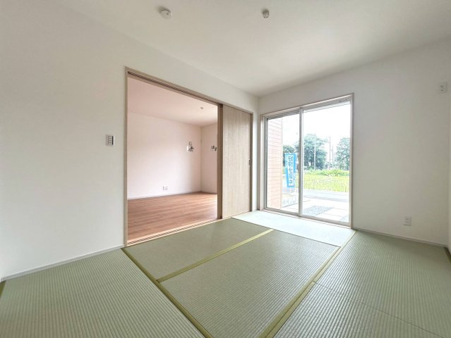【商談中】新築戸建　江南市宮後町砂場東　全10区画分譲の和室|一室あると便利な和室は、ご来客時はもちろん、お子様のお昼寝や遊び場、寝室としてもご利用いただけます。