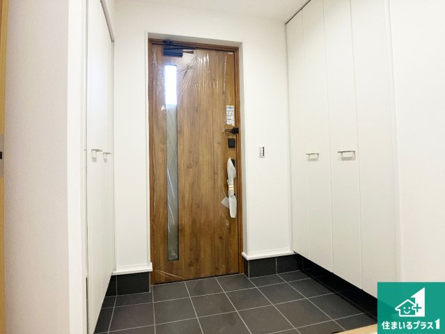 加古川市尾上町安田　新築一戸建ての玄関|シューズボックスにはたくさんの靴が収納できるので玄関周りはいつもスッキリ！ご家族が増えても安心！