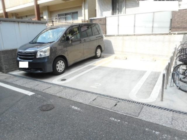 シャーロットハウスの駐車場