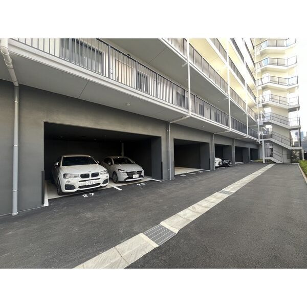 スプランディッド梅田グランノースの駐車場