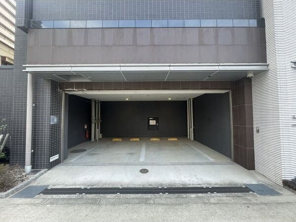 レジュールアッシュ梅田北の駐車場