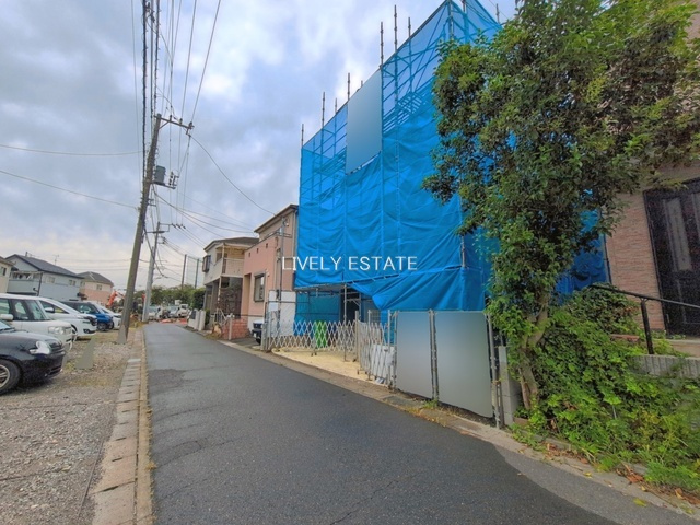 草加市長栄1丁目 新築分譲住宅 の前面道路含む現地写真