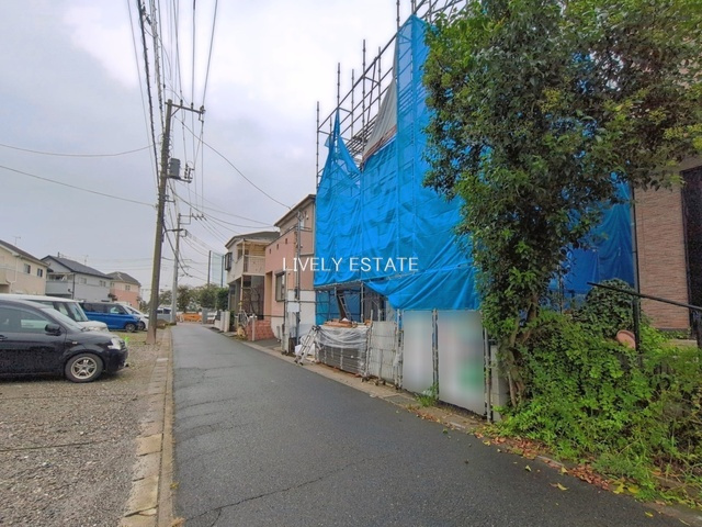 草加市長栄1丁目 新築分譲住宅 の前面道路含む現地写真