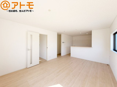 【居間・リビング】 | 島田市中溝第2　新築戸建　全1棟 | 家族団らんのイメージは、リビングを思い浮かべませんか？リビングこそ広々としたお部屋が良いですね♪