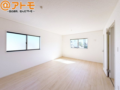 【居間・リビング】 | 島田市中溝第2　新築戸建　全1棟 | 日当たりのよいリビングは、一年を通してぽかぽかとしています。家族が自然と集まる空間になりそうですね♪