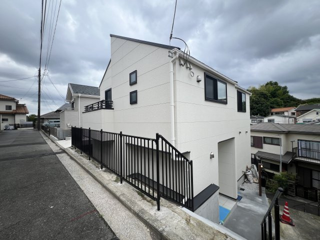 駐車場いらないよって人は超必見！！駅まで歩けてこの価格！！無駄のない４ＬＤＫ！！つまるところ、引く事でのプラスをもたらす家ってコトで、、な、【港南区笹下2丁目新築戸建】
