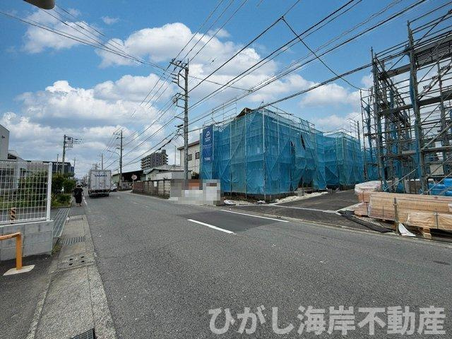 平塚市四之宮1丁目　新築戸建　全７棟の前面道路含む現地写真|7月4日撮影　建築中　現地外観