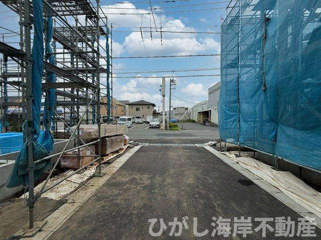 平塚市四之宮1丁目　新築戸建　全７棟の前面道路含む現地写真|7月4日撮影　建築中　現地外観