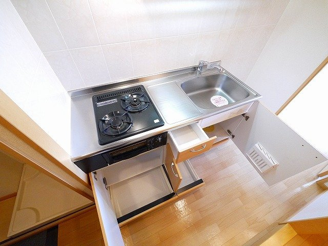 LEGACY学園前のキッチン|収納スペースも豊富です