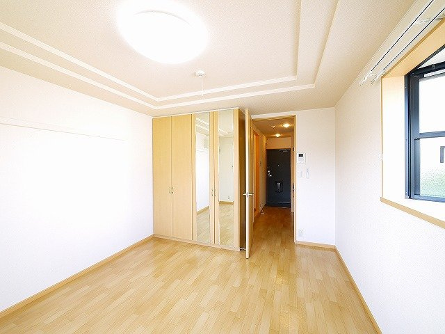 LEGACY学園前の洋室|ゆとりのあるお部屋でくつろぎませんか