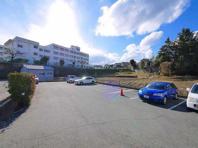 LEGACY学園前の駐車場|駐車場です