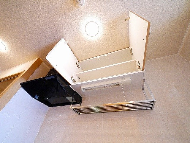 LEGACY学園前のキッチン|大きな吊戸棚が便利です