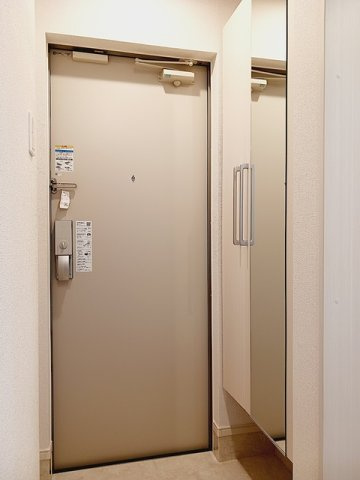 ヒカルサ坂戸の玄関