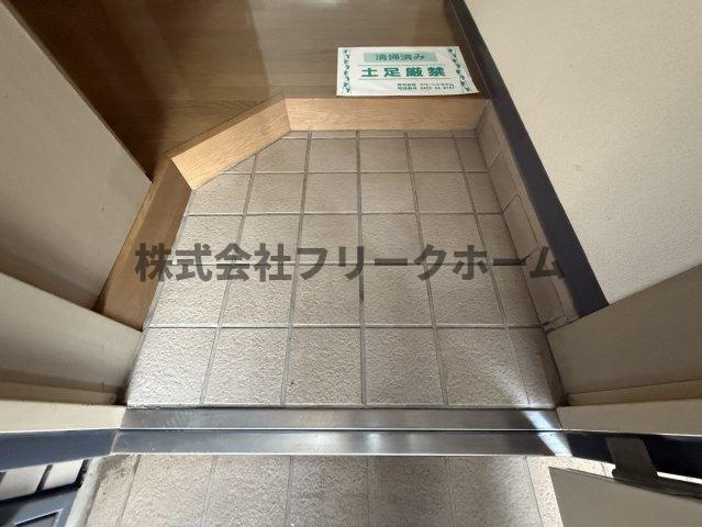 武蔵野市八幡町３丁目の賃貸マンションの玄関