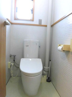 【トイレ】 | 宮根団地7号棟 | 温水洗浄便座付きトイレ、トイレに窓もあります
