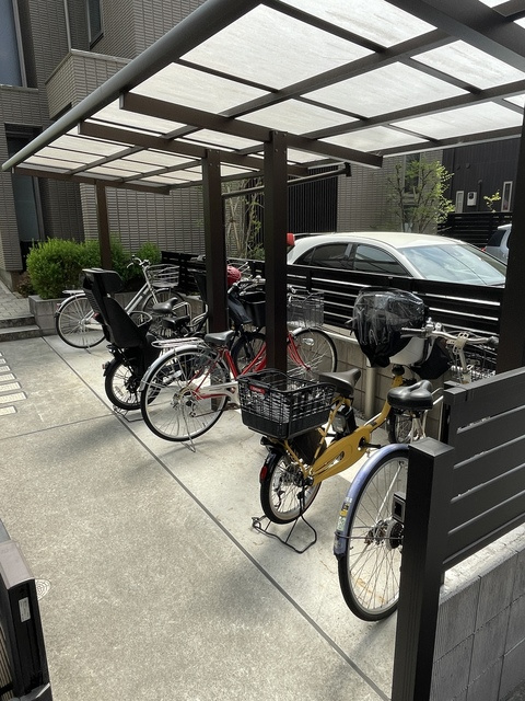 メゾン　シャロームのその他共用部分|★屋根付き駐輪場★