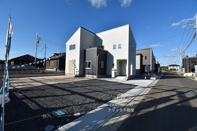 リーブルガーデン  笠間市旭町　第13　2の駐車場|駐車場は十分なスペース。ご家族それぞれが車をご所有の場合や、来客の際も安心です。
内覧可能です。ご予約はHPから、またお電話でもお気軽にどうぞ。