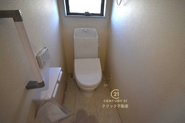リーブルガーデン  笠間市旭町　第13　2のトイレ|毎日使う空間と機能だから、いつまでも清潔なスペースであってほしいのがトイレです。お掃除しやすいシンプルなデザインです。