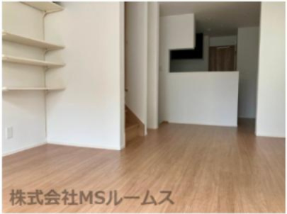 山王戸建の居間・リビング|使いやすい居間です