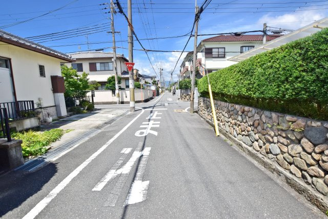 伊丹市緑ケ丘３丁目建築条件無し売土地の前面道路含む現地写真|前面道路は北側5.1m公道です。
