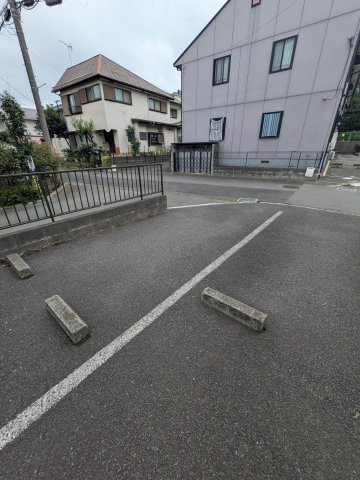 サンライズ立野台の駐車場