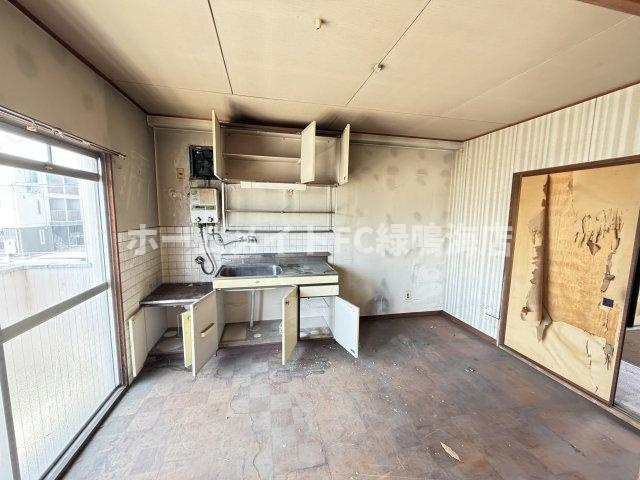 浦里１店舗(P2台込)の駐車場