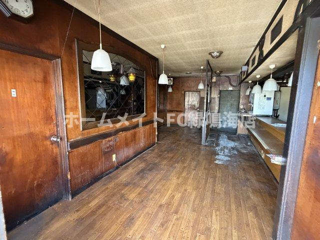 浦里１店舗(P2台込)のロビー