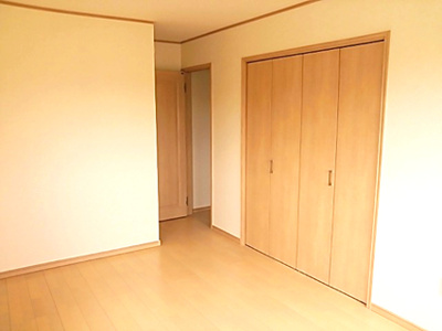 【洋室】 | 陽当り燦々、近隣ショッピング施設多数の立地／学園の森戸建 | 洋室です