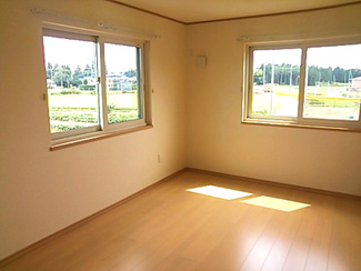 【洋室】 | 陽当り燦々、近隣ショッピング施設多数の立地／学園の森戸建 | 明るい洋室です