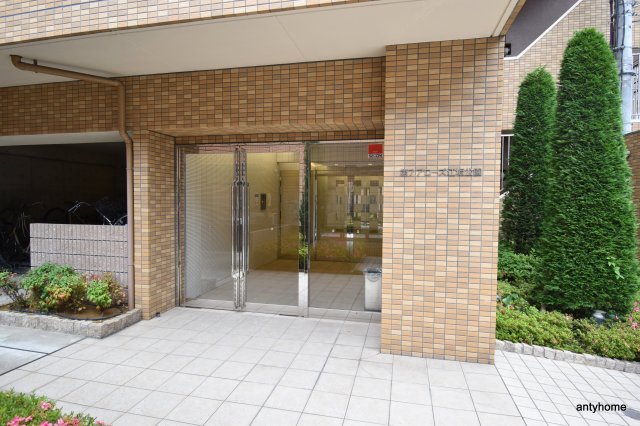 第7アローズ江坂公園　仲介手数料無料のエントランス