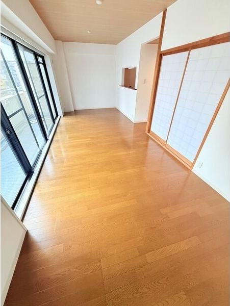 ロイヤル山崎の居間・リビング