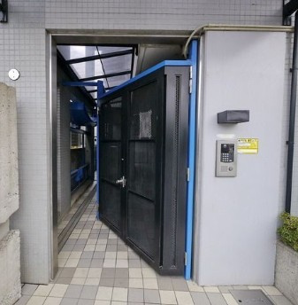 狭山市入間川２丁目の賃貸マンションのエントランス