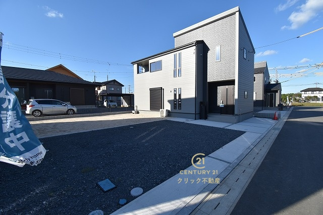 リーブルガーデン  笠間市旭町　第13　3の駐車場|駐車場は十分なスペース。ご家族それぞれが車をご所有の場合や、来客の際も安心です。
内覧可能です。ご予約はHPから、またお電話でもお気軽にどうぞ。