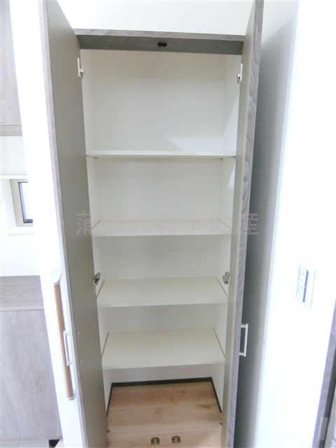 羽田2丁目戸建1号棟の収納|玄関収納②