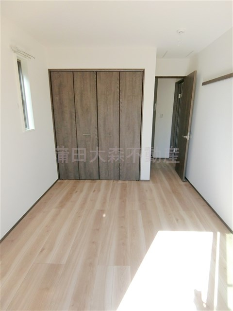 羽田2丁目戸建1号棟の洋室|南向きの洋室5.2帖