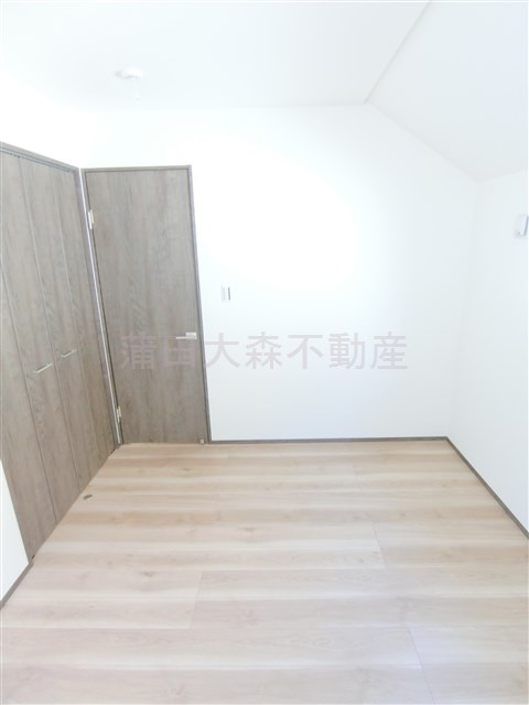 羽田2丁目戸建1号棟のその他|北東向きの洋室5.2帖