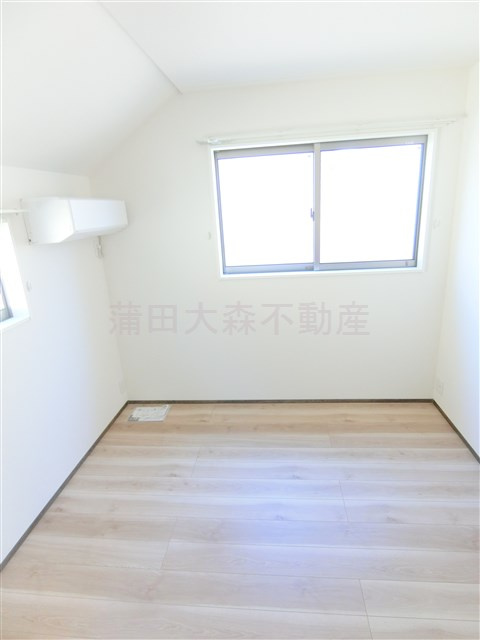 羽田2丁目戸建1号棟のその他|北東向きの洋室5.2帖