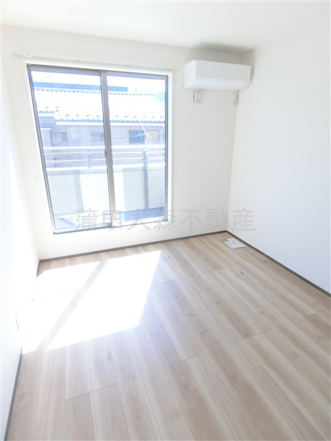 羽田2丁目戸建1号棟の洋室|南向きの洋室5.2帖