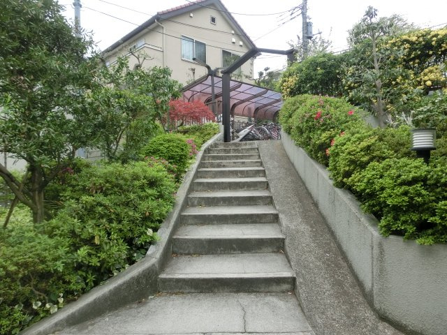 【エントランス】 | ハイツみどり | エントランス部。