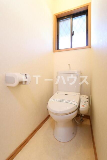サンモールＦＵＪＩのトイレ|窓付きの明るいレストルーム