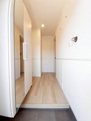 【玄関】 | ラ・ビエントＢ | ゆったりとした玄関です