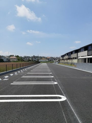 【駐車場】 | ラ・ビエントＢ | 車をお持ちの方に嬉しい駐車場付きの物件です