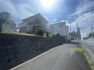【前面道路含む現地写真】 | あすみが丘三丁目　中古戸建