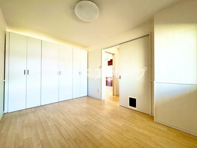 ロビンソンハイツAの洋室|高崎、前橋、伊勢崎エリアのお部屋探しはエンドスケープまで！お客様の理想お聞かせ下さい♪