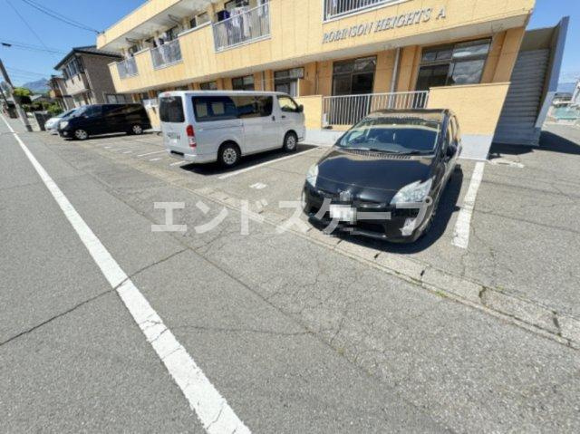 ロビンソンハイツAの駐車場|高崎、前橋、伊勢崎エリアのお部屋探しはエンドスケープまで！お客様の理想お聞かせ下さい♪