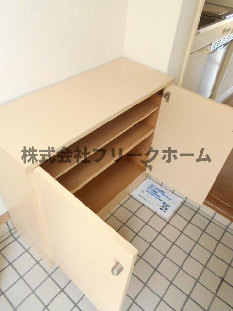 小金井市東町４丁目の賃貸マンションの玄関