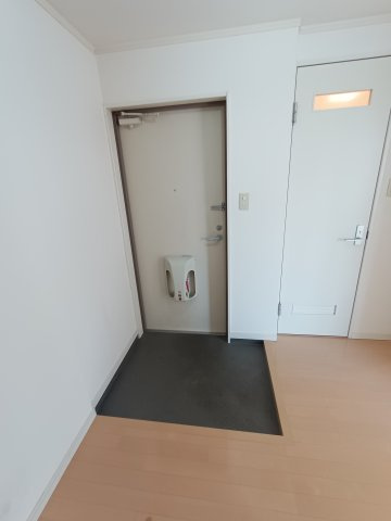 オピュレンス若宮の玄関
