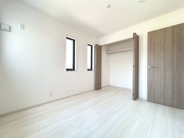 新築戸建　江南市宮後町砂場東　全10区画分譲の洋室|全居室収納完備！２４時間換気システムで花粉や粉塵を98パーセント以上カットした空気を取込みます